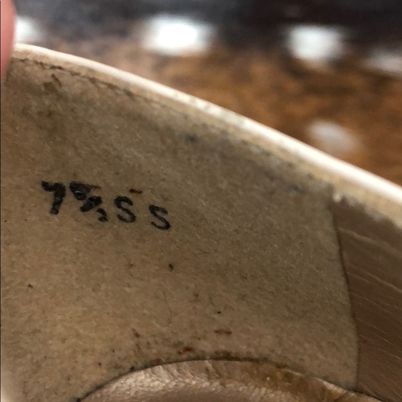 Stuart Weitzman Tan Pointed Heels Size 7.5 SS - Picture 5 of 8